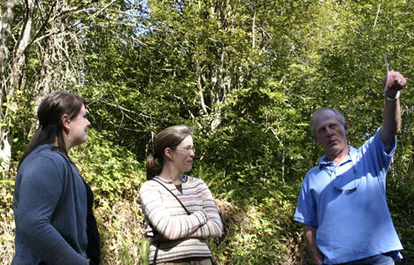 Graham resident and historian Lawrence D. "Andy" Anderson describes Kapowsin's early years to architectural historians Katie Chase and Susan Johnson. (PHOTO BY TODD MATTHEWS)