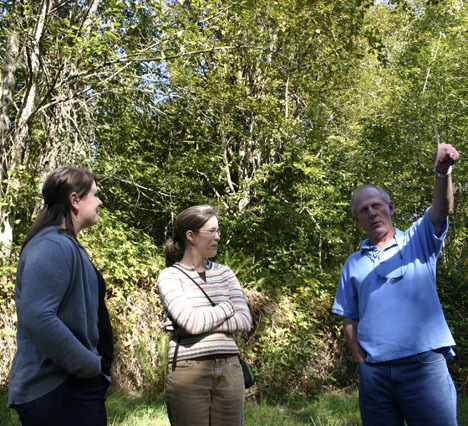 Graham resident and historian Lawrence D. "Andy" Anderson describes Kapowsin's early years to architectural historians Katie Chase and Susan Johnson. (PHOTO BY TODD MATTHEWS)