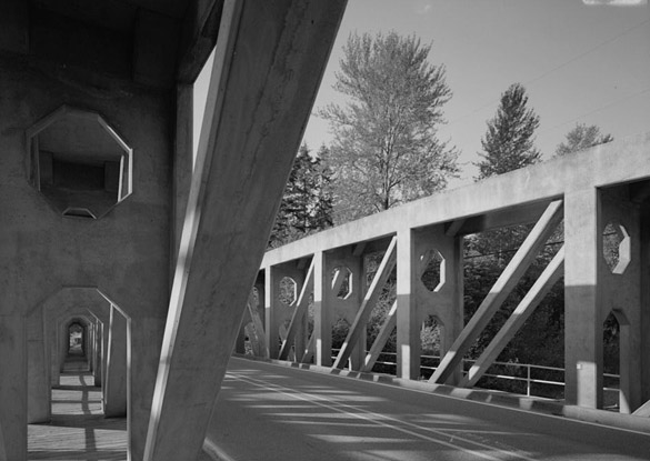 The McMillin Bridge's concrete trusses are monumental in scale and allow pedestrians to walk through them. "There's almost a cathedral-like experience when you walk through those trusses," says Chis Moore of the Washington Trust for Historic Preservation. "There is an architectural element to the McMillin Bridge that is missing in other bridges. It doesn't have the 'Erector Set' look that steel bridges have. It has this cloistered effect when you walk under those sculptured trusses." (PHOTOS COURTESY HISTORIC AMERICAN ENGINEERING RECORD / NATIONAL PARK SERVICE)