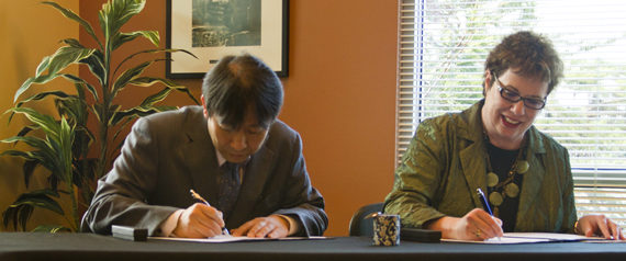 University of Kitakyushu Vice President Kenichi Kihara signed a memorandum of understanding with Tacoma Community College President Dr. Pamela Transue Wednesday that allows Tacoma students to study in Japan. (PHOTO COURTESY TACOMA COMMUNITY COLLEGE)