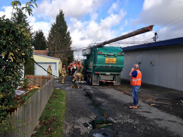 Garbage truck hits power pole in Tacoma alley