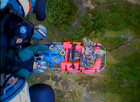 U.S. Coast Guard crewmen from Air Station Astoria hoist an injured hiker onto their MH-60 Jayhawk helicopter, Monday, July 19, 2016. Credit: USCG.