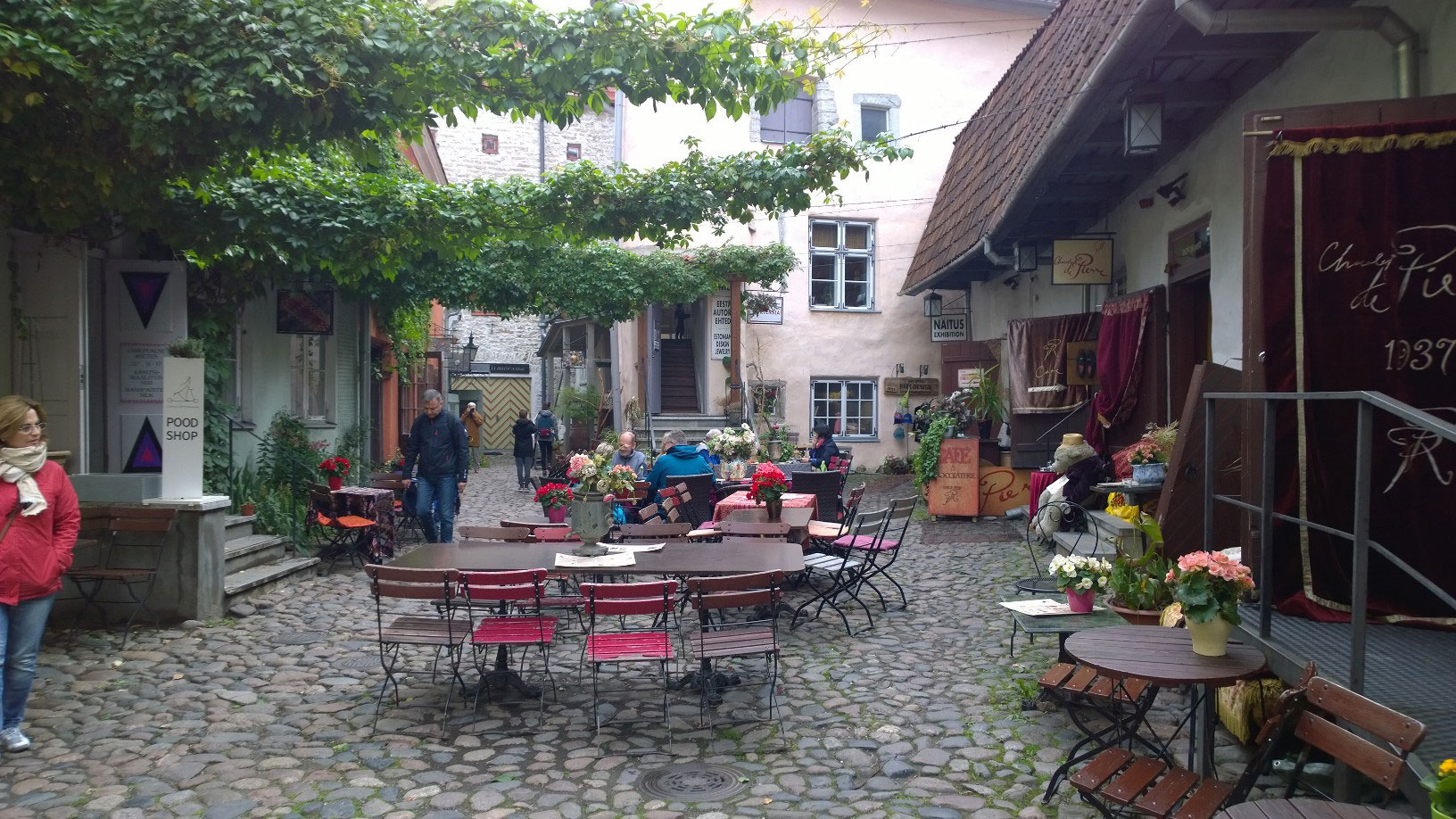 Street cafe in Estonia                                         Photo by Morf Morford