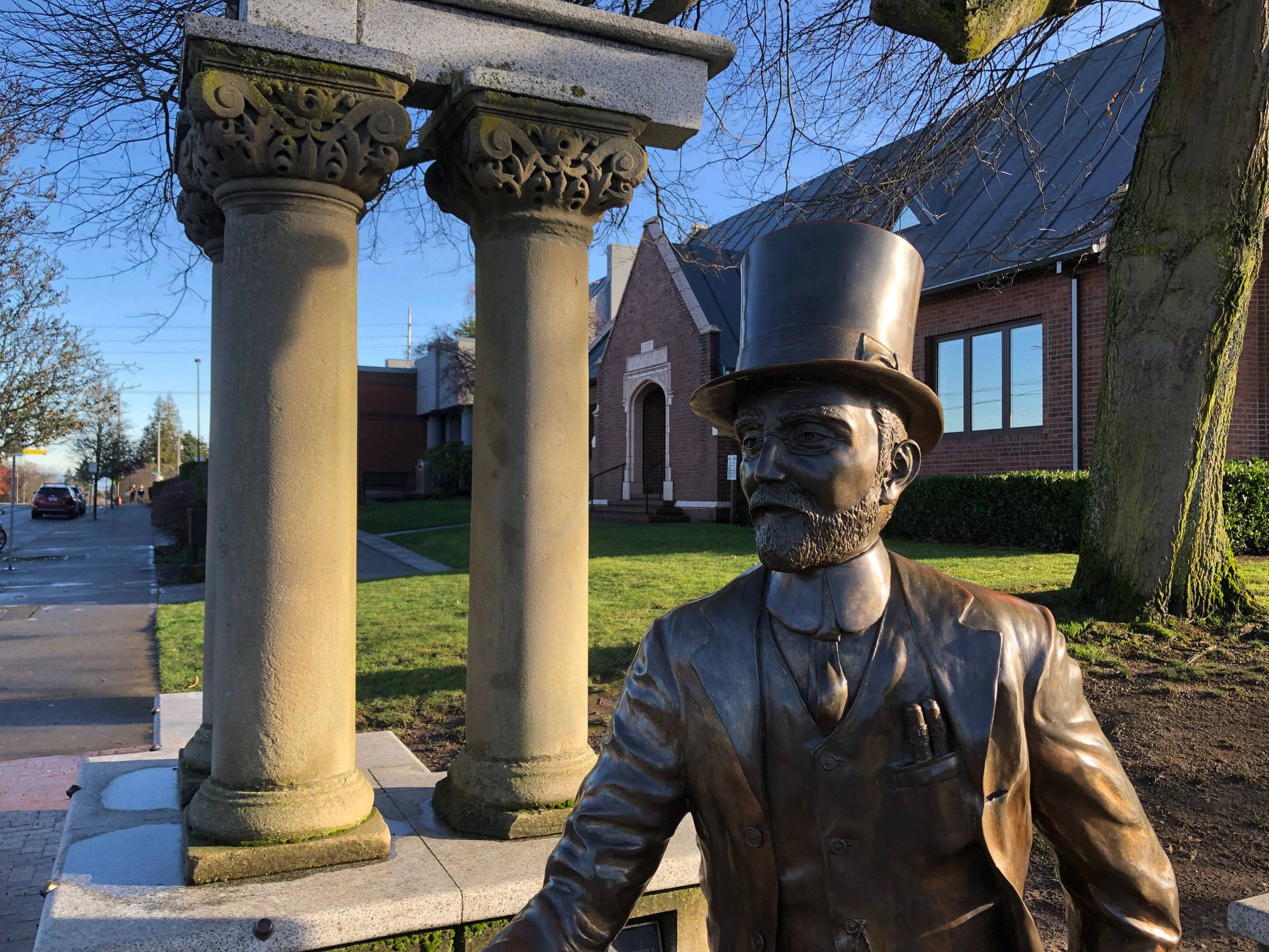 Allen C. Mason statue in the Allen C. Mason Plaza on the corner of North 26th and Adams, adjacent to Tacoma Public Library’s Wheelock Branch. The work of local artist Paul R. Michaels, commissioned by the Proctor District Association and the Tacoma Historical Society. Mr. Mason always leans into the future, sports a jaunty top hat, extends a welcoming hand and is remembered as “Tacoma’s Best Salesman.”  Photo: Morf Morford