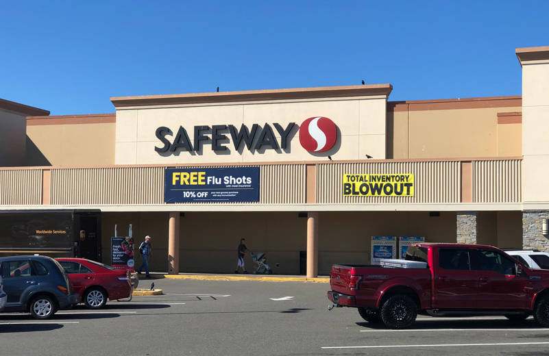 The Highland Hill Safeway on 6th Avenue is closing. Photo by Morf Morford
