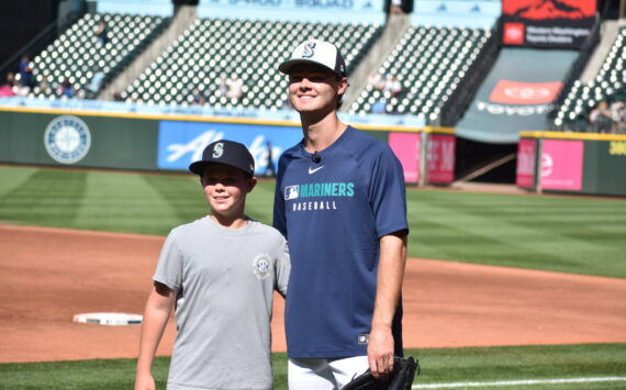 Kade Anderson and his brother Carter during Mariners batting practice. Photo by Ben Ray / Sound Publishing