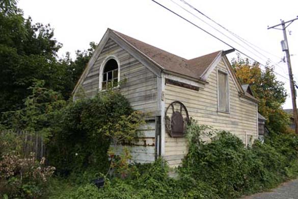 The carriage house behind Walkup's 1892 home. (PHOTO BY TODD MATTHEWS)