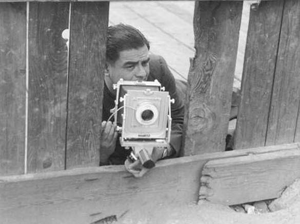 Photographer Elmer Ogawa in Seattle circa 1950s. (ELMER OGAWA PHOTOGRAPH / COURTESY UNIVERSITY OF WASHINGTON SPECIAL COLLECTIONS)