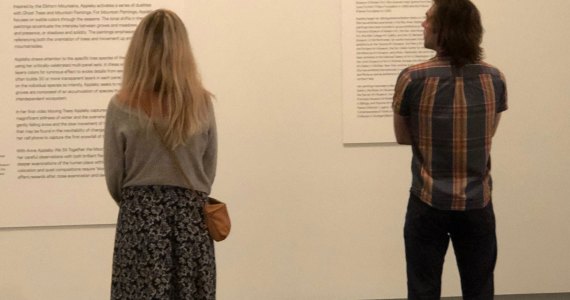 Maybe men and women should stay a safe distance apart. Photo: Morf Morford