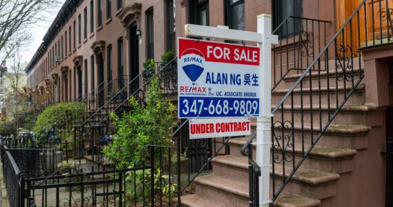 A sign advertising a home for sale is displayed outside of a Brooklyn brownstone on April 11, 2024 in New York City. As consumer inflation remained high last month, Americans are seeing steep increases in the price of rent, home, gas and food among other essential items. The continued rise in inflation means that the Federal Reserve is unlikely to cut interest rates anytime soon. (Photo by Spencer Platt/Getty Images)