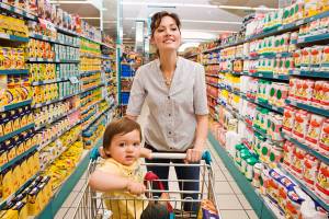 A woman shops with a child. (Stock photo)